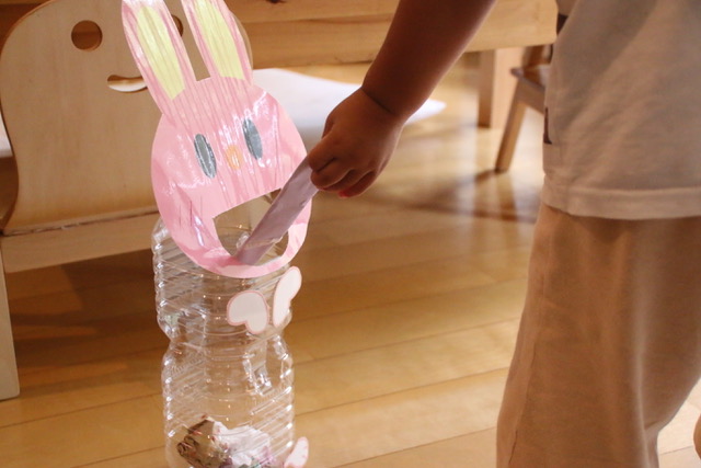子供が自主的に捨てる かわいいゴミ箱の作り方 型紙 ペットボトル工作 ひらめき工作室
